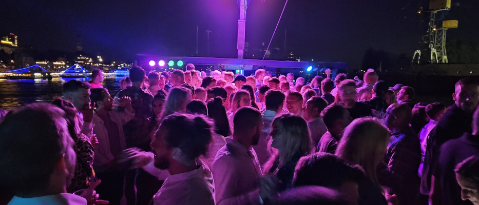 Hamborg Offentlig Partybåd (5 timer!) image 1