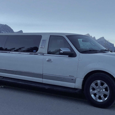 lincoln-navigator-limousine-copy.jpg image 1