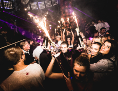 København VIP Natklub - Bord & Drinks (Balkon VIP borde) image 4