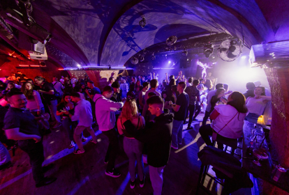 Prag Klubaften i Prag - Nebe club - bord med ubegrænsede cocktails image 1