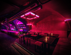 Prag Klubaften i Prag - Nebe club - bord med ubegrænsede cocktails image 3