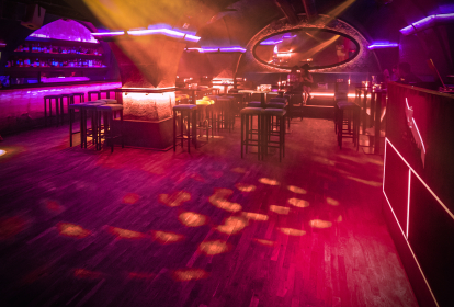 Prag Klubaften i Prag - Nebe club - bord med ubegrænsede cocktails image 2