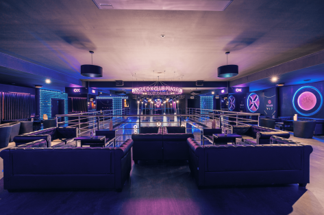 Klubaften i Prag - Ox club - bord- og flaskeservice gold zone