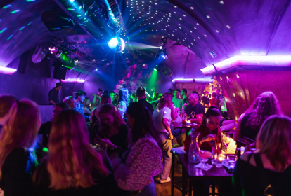 Prag Klubaften i Prag - Nebe club - bord med ubegrænsede cocktails image 6