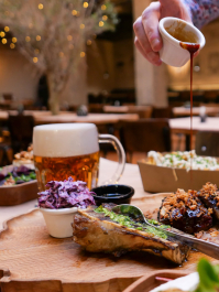 3-retters menu med spareribs Prag