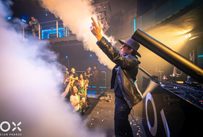 Prag OX Club med bord- og flaskeservice i Silver Zone image 5