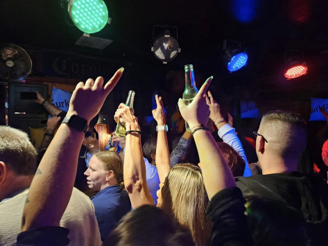 Natklub Entré, Bord & Helflaske