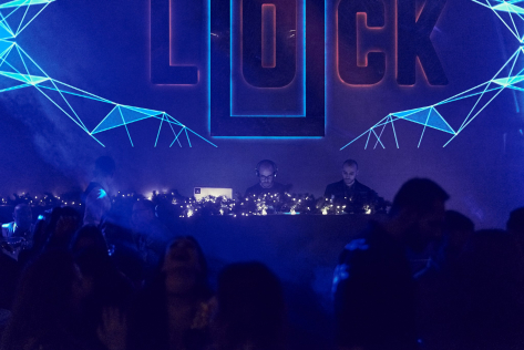 VIP Table in Nightclub (LOCK)