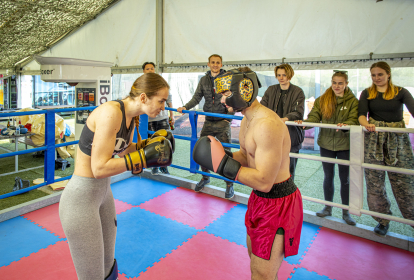 Prag Få bank af en pige image 11