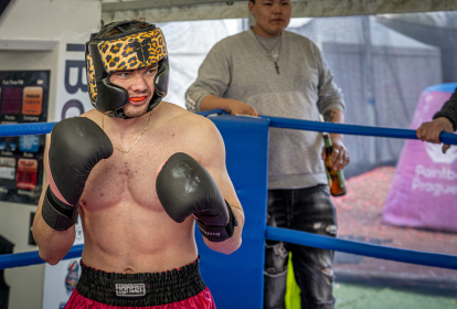 Prag Få bank af en pige image 7