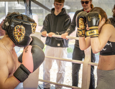 Prag Få bank af en pige image 4