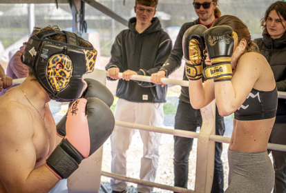 Prag Få bank af en pige image 4