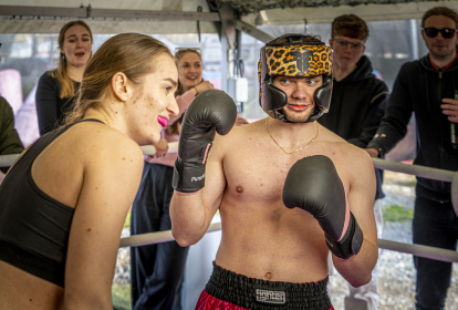 Prag Få bank af en pige image 9