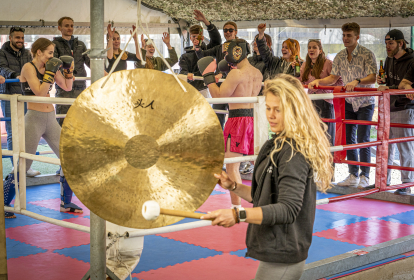 Prag Få bank af en pige image 2