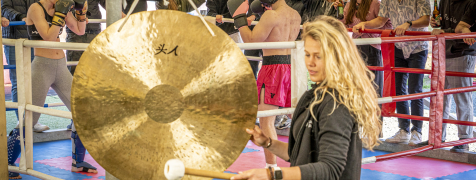 Prag Få bank af en pige image 2