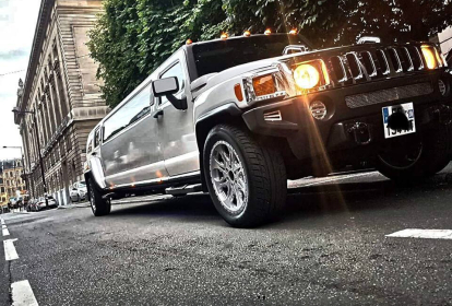 Budapest Hummer limosine med stripper image 1