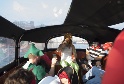 Amsterdam Barcrawl på Kanalbåden image 4