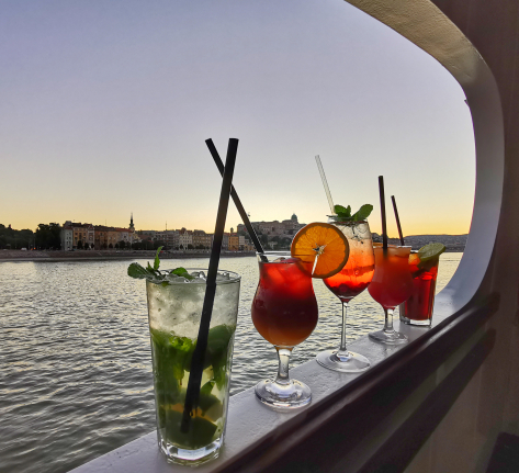 Cocktail and Cruise