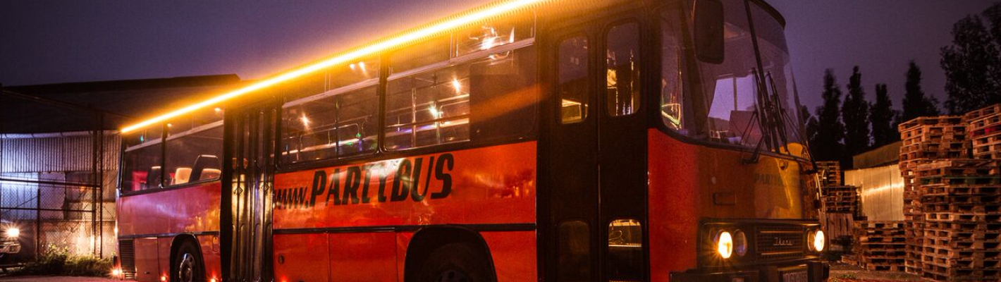 Budapest Vild Partybus, Barguide & Strip image 1