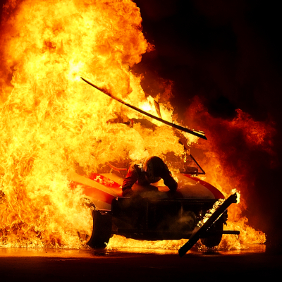 stunt-pyrotechnics-luc-viatour.jpg image 1
